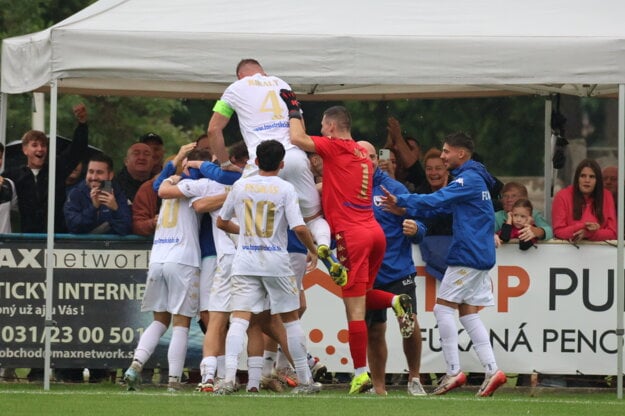 Trstice senzačne viedli 2:0, napokon prehrali 2:4. (zdroj: Ronald Takács)