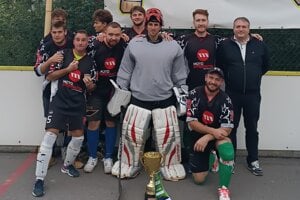 Víťaz turnaja Hbk Stars a starosta Marián Plevko.