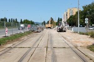 Rekonštrukcia trate. Fotografia je z augusta.