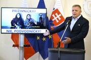 Premiér Robert Fico rozoberá dotácie pre matku predsedu Progresívneho Slovenska Martu Šimečkovú.