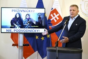 Premiér Robert Fico rozoberá dotácie pre matku predsedu Progresívneho Slovenska Martu Šimečkovú.