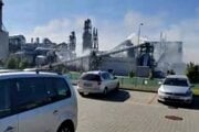 Požiar v Malackách zamestnáva hasičov už niekoľko hodín.