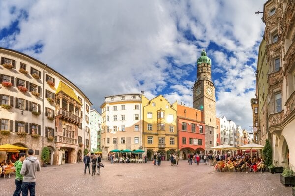 Innsbruck - pohľad na dom so Zlatou strechou a mestskú vežu