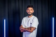 Šorty sa okrem moderovaniu venuje aj imitácii raperov a hudbe.