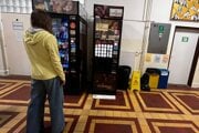 Automat na strednej škole.