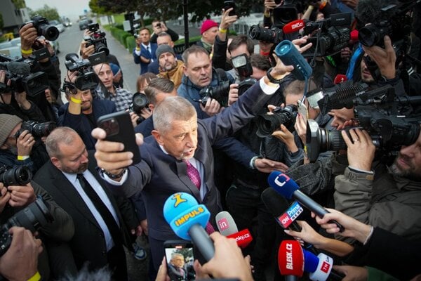 Andrej Babiš prichádza do volebného štábu hnutia ANO.