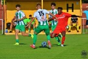 Teplička nad Váhom (v bielo-zelenom) sa dočkala prvého víťazstva na súperovom ihrisku v prebiehajúcej sezóne.