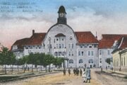 Budova Obecných administratícnych kurzov.