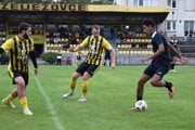 Záber zo stretnutia Želiezovce - Lipová 3:3.