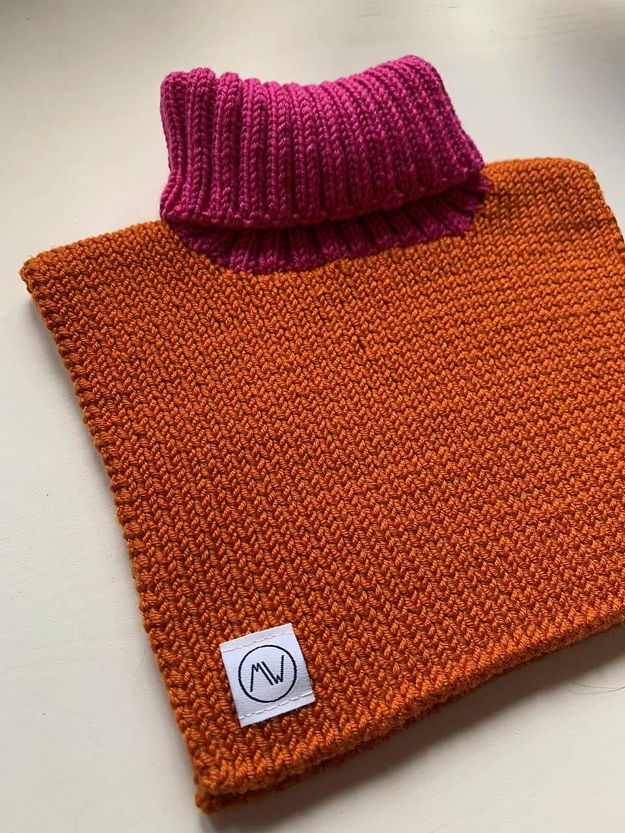 Pletený nákrčník ako darček pod stromček. (zdroj: Sashe/Miskaw)