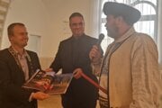 Primátor Branislav Zacharides, fotograf Michal Lašut a Martin Brxa. 