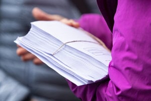 Petičné hárky za odvolanie Petra Šveca u postu predsedu klubu.