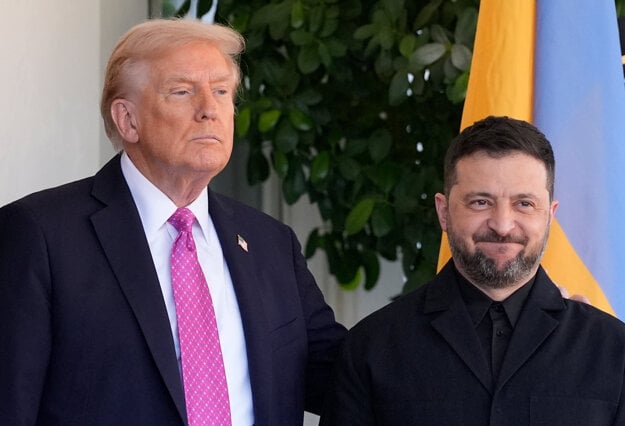 Americký prezident Donald Trump a ukrajinský prezident Volodymyr Zelenskyj. (zdroj: SITA/AP)
