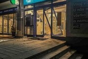 Zlodeji vnikli do banky.