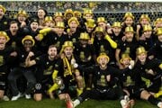 Futbalisti Mjällby oslavujú zisk titulu