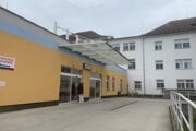Budova nového pracoviska bude prepojená s urgentným príjmom aj hlavným nemocničným pavilónom. 