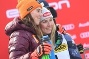 Petra Vlhová a Mikaela Shiffrinová počas podujatia v Kranjskej Gore.