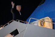 Americký prezident Donald Trump počas odchodu na turné po ázijských krajinách.