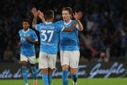Scott McTominay oslavuje gól v sieti Interu Miláno.