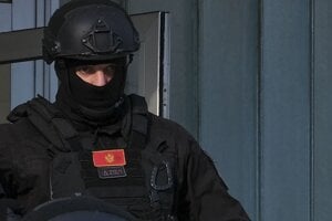 Príslušník čiernohorských bezpečnostných zložiek.