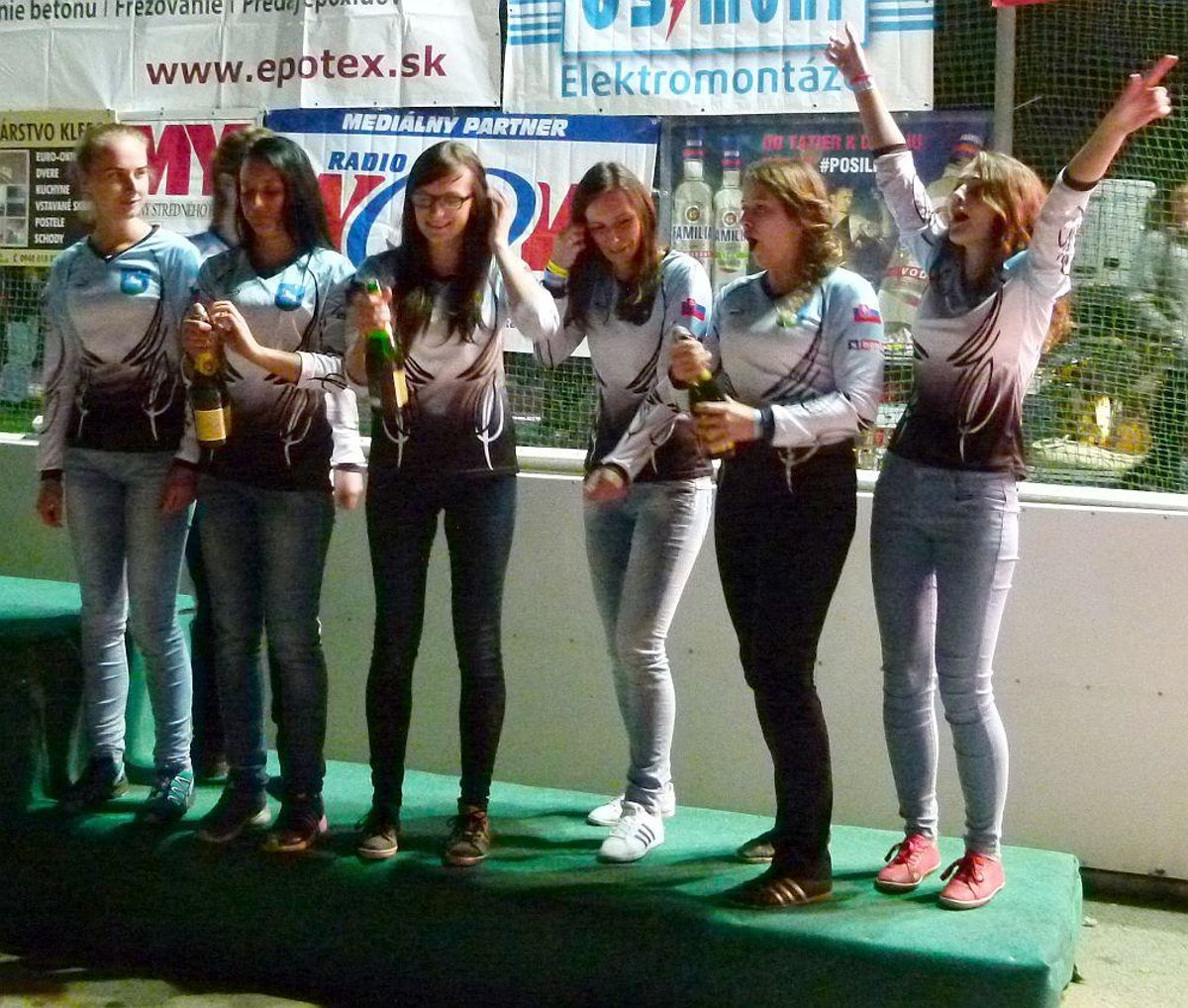 Trojica výstrek pics