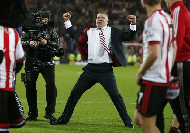 Sam Allardyce sa teší z víťazstva Sunderlandu nad Evertonom a zo záchrany v najvyššej súťaži.