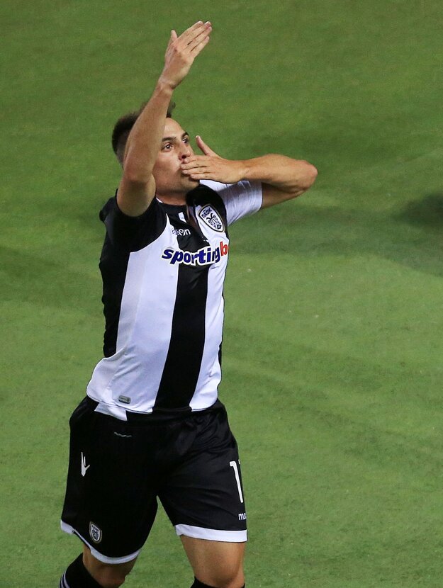 V Grécku sa Mak futbalovo chytil, vyhovuje mu aj temperamentný životný štýl, ktorý na Peloponézskom polostrove vládne.