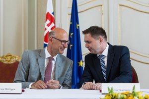 Výkonný riaditeľ Deutsche Telekom AG Timotheus Höttges a minister Kažimír.