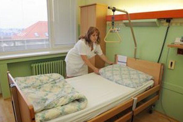 V niektorých fakultných a univerzitných nemocniciach sa oddelenia tej istej odbornosti pospájajú.