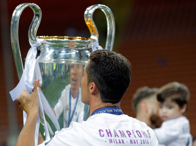 Pohár môže vyhrať len jeden, ale výrazne vylepšiť stav klubovej kasy môžu všetci účastníci Champions League. Silné ligy chcú mať isté štyri miestenky.