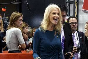 Hosťom úvodnej relácie bola aj šéfka Trumpovej kampane Kellyanne Conwayová.