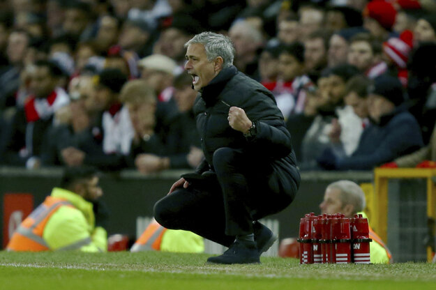 Jose Mourinho priznáva, že on sám mal ponuku z Číny, ale odmietol ju.