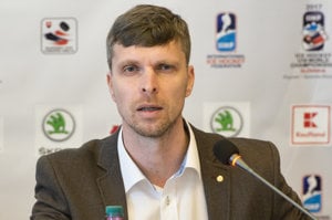 Tréner slovenskej reprezentácie do 18 rokov Norbert Javorčík.