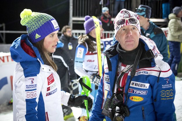 Petra Vlhová a jej tréner Livio Magoni (vpravo).