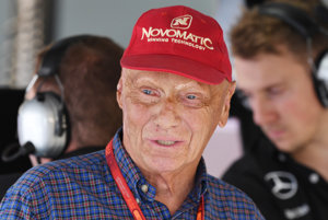 Niki Lauda v súčasnosti pôsobí v stajni Mercedes.