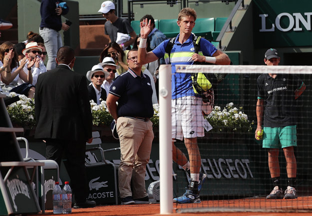 Kevin Anderson odstúpil pre zranenie.