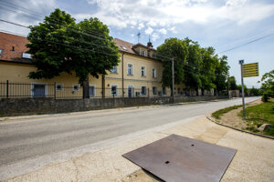 Kaštieľ v Studenom na snímke z júna 2017