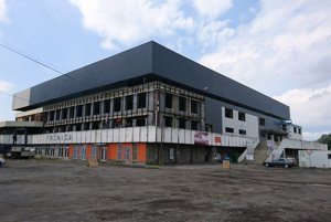 Zimný štadión v Michalovciach. Začína mať krajšiu tvár.