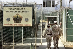Americký minister spravodlivosti Jeff Sessions navštívil kontroverznú americkú väznicu Guantánamo Bay na Kube.