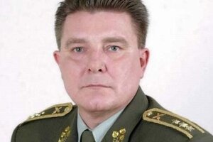 Náčelník Vojenskej kancelárie prezidenta republiky František Hrabal nemusel o kontaktoch  majorky s ruským špiónom vedieť. Aj napriek tomu musel z funkcie odísť.