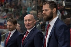 Sprava asistent trénera Michal Handzuš, tréner Slovenska Craig Ramsay a asistent Vladimír Országh.