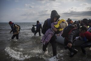 Utečenci neustále prichádzajú na grécky ostrov Lesbos.
