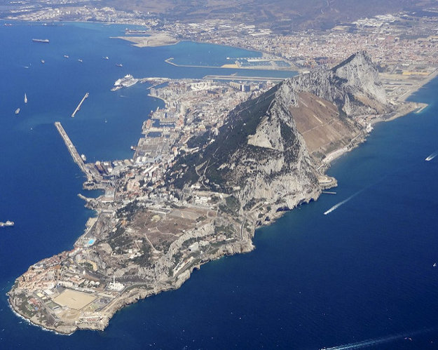 Pohľad na polostrov, kde leží Gibraltár