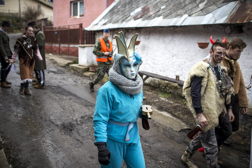 Fašiangová veselica v Banskej Belej.