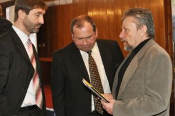 Župan Juraj Blanár (vľavo) má zrejme najväčšie šance uspieť aj v tohtoročných voľbách do VÚC.
