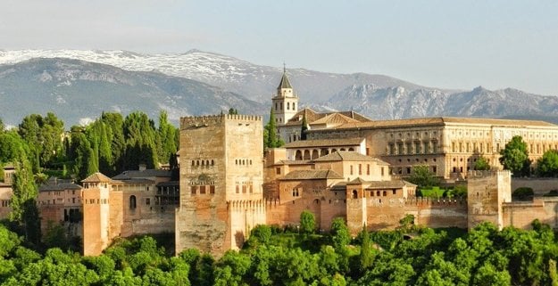 Alhambra v Granade, Andalúzia.