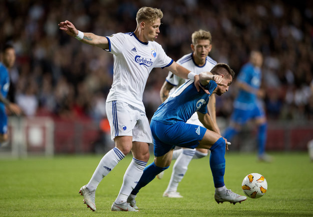 Róbert Mak (vpravo) v jednom zo súbojov v zápase medzi Kodaňou a Zenitom Petrohrad.