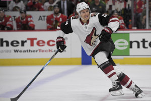 Richard Pánik v drese Arizona Coyotes (NHL).