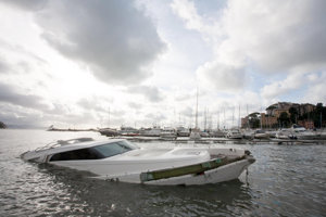 Poškodené lode v prístave  Rapallo.