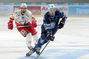 Róbert Lantoši (vpravo) patrí k najrýchlejším korčuliarom v slovenskej Tipsport lige.